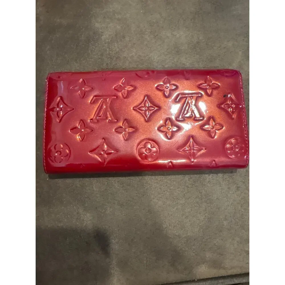 Louis Vuitton Monogram Vernis Sarah Wallet in Pomme D’Amour